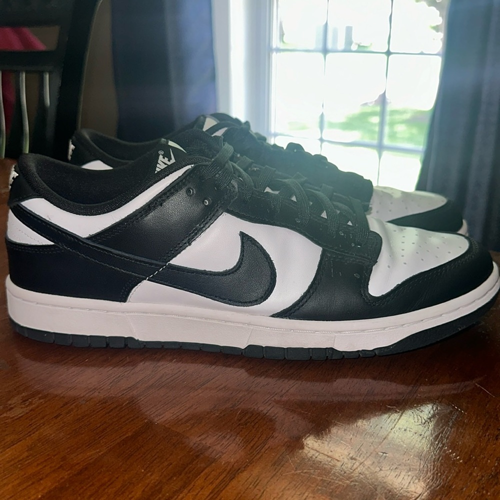 Nike low dunks ‘Panda’